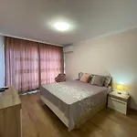 Lux Apartment Warna